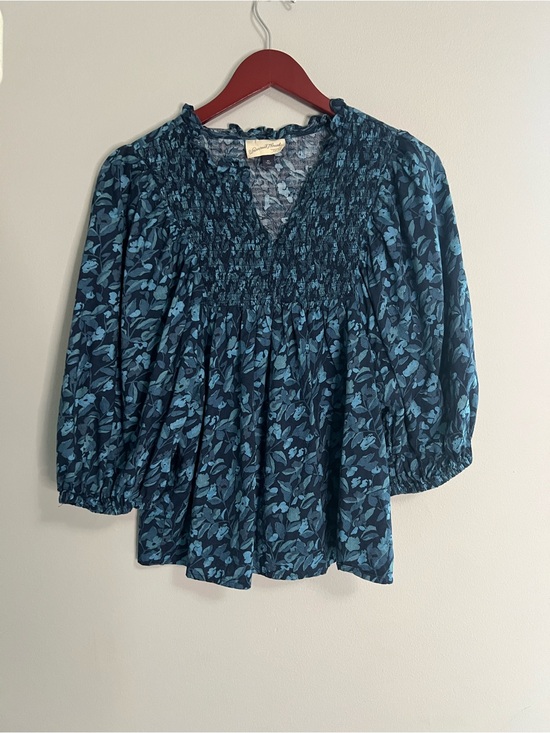 Universal Thread Tops - Universal Thread Blue Floral Smocked V-Neck Blouse